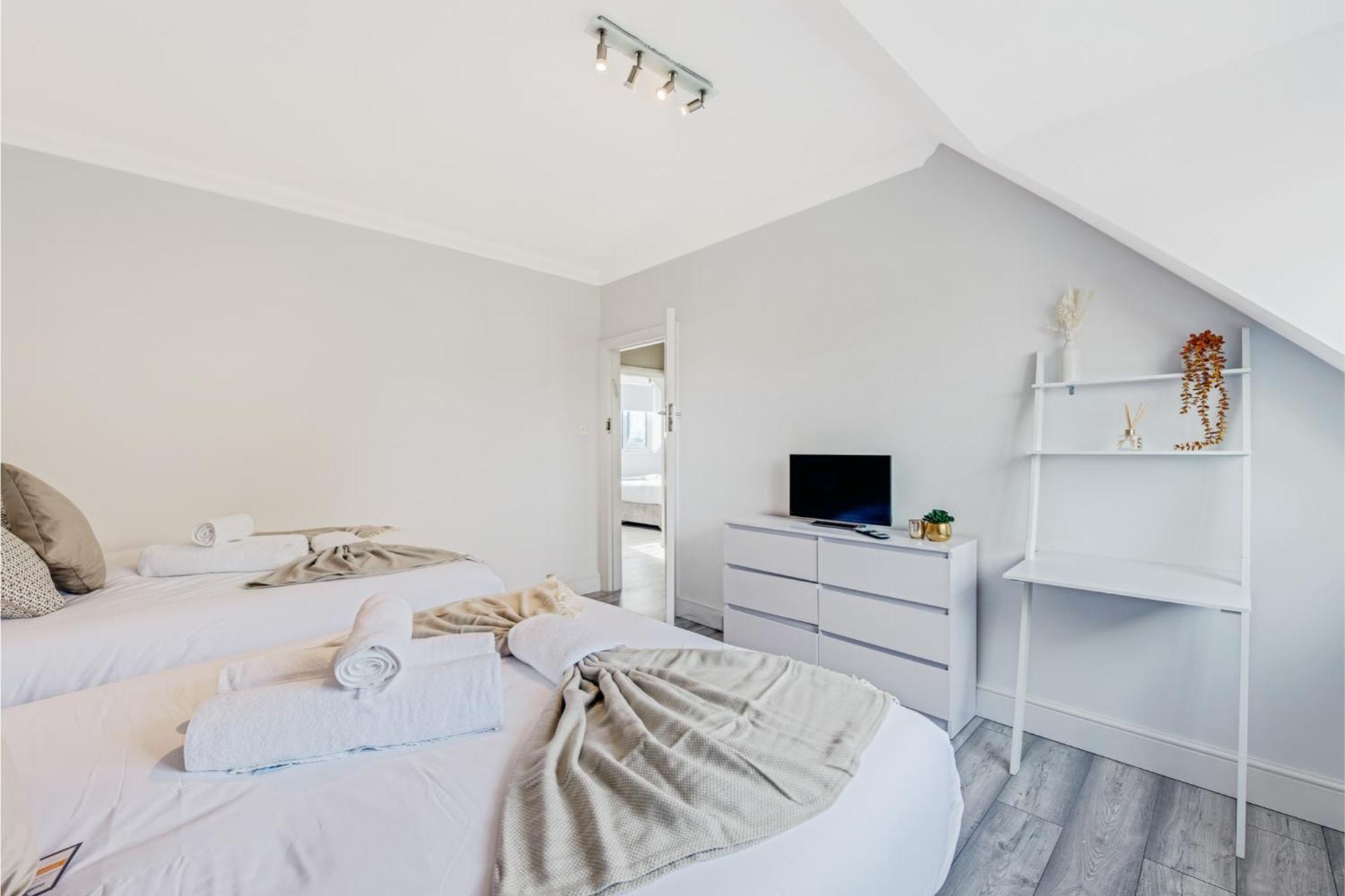 Sweet And Lovely 2Br With Free Parking London Exterior photo