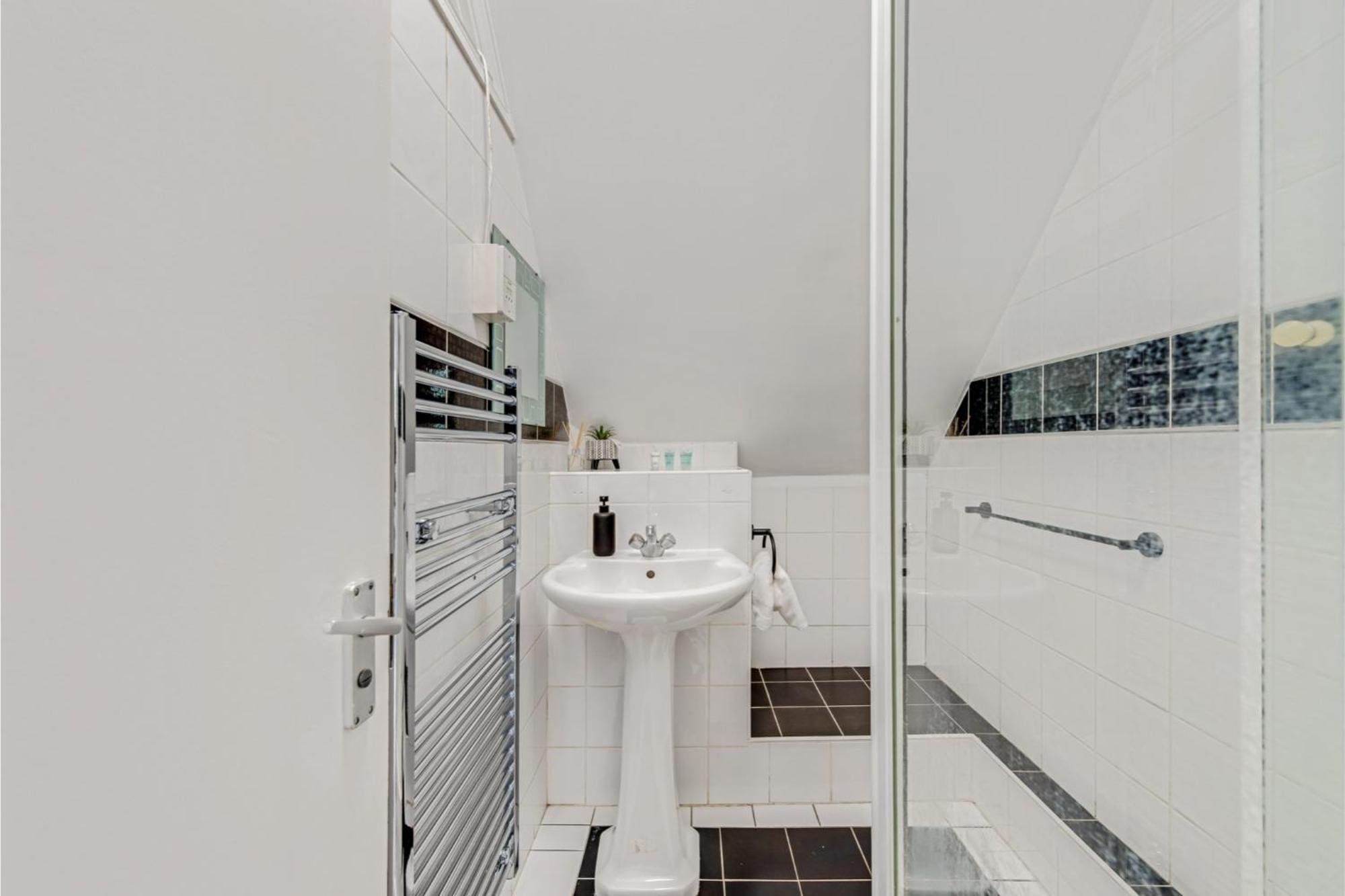 Sweet And Lovely 2Br With Free Parking London Exterior photo